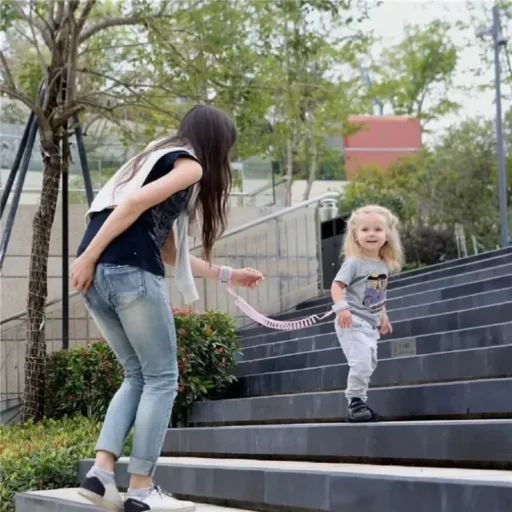 Smart Anti-Lost Bracelet for Kids - Image 3